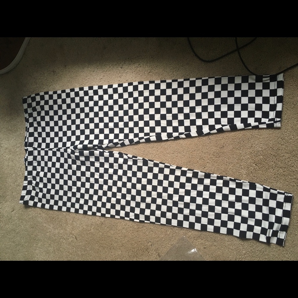 Forever 21 GIRLS black & white checkered leggings - Picture 3 of 3